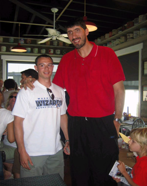 Pete (with Gheorghe Muresan